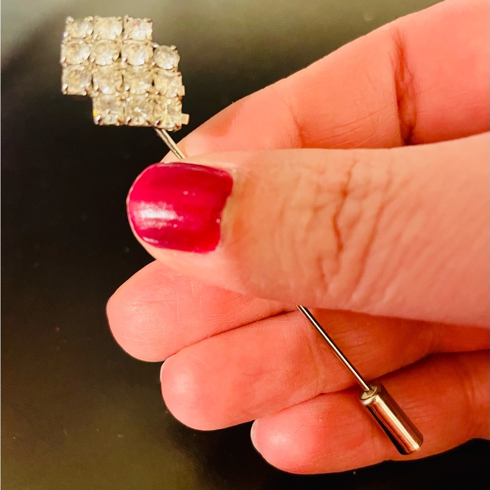 Elegant Vintage Silver and Clear Crystal Themed Brooch Stick Pin
